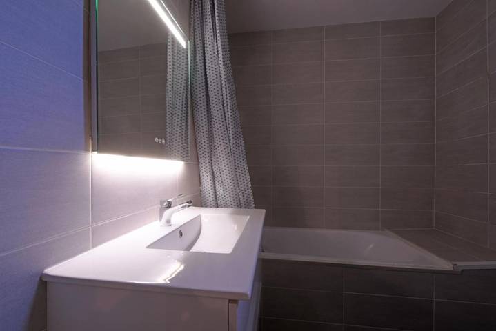 Gîte pour 5 personnes, avec terrasse dans Valserhône - 2