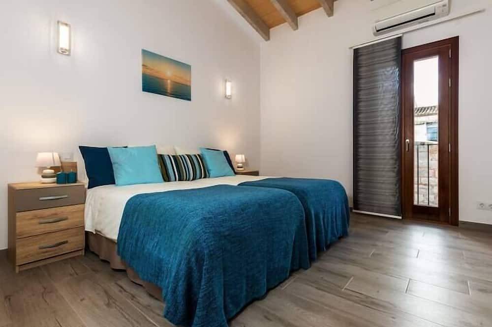 Can Caragol - modern village house with all Comfort in Sineu, Majorca Center