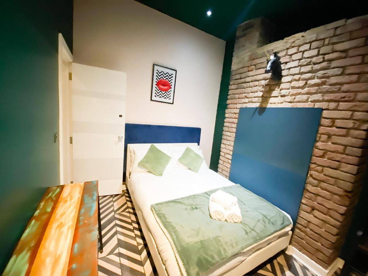 Three-Bedroom Villa in Tower Hamlets, London