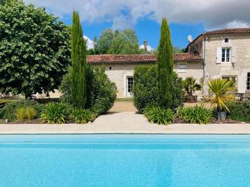 Gîte pour 4 personnes, avec piscine et jardin à Nercillac