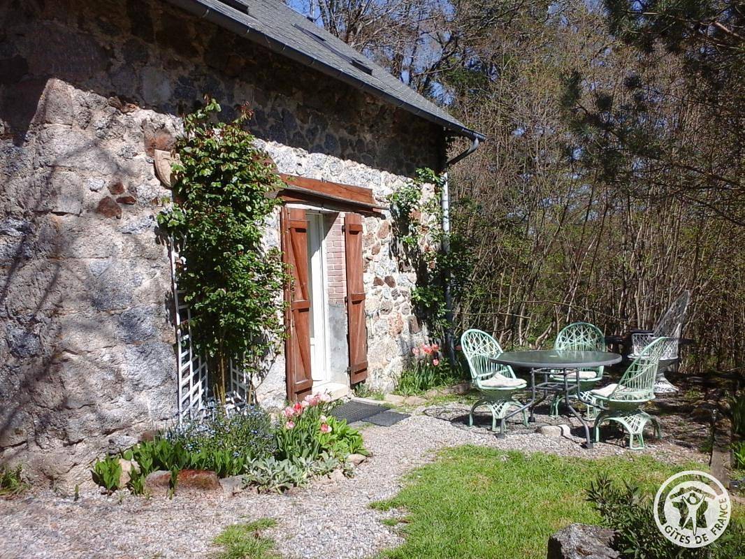 Gîte für 2 Personen mit Terrasse in Rosiers-d'Égletons, Tulle und Umgebung