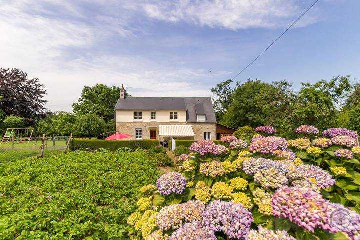 Gîte pour 8 personnes, avec terrasse et jardin
