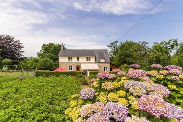 Gîte pour 8 personnes, avec terrasse et jardin à Villedieu-les-Poêles