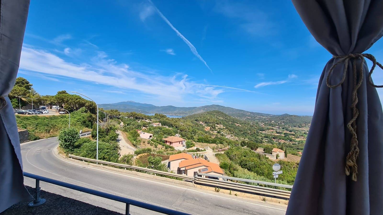 Appartamento intero, Appartamento 'Mono San Rocco' con vista mare, terrazza e A/C in Capoliveri, Isola d'Elba