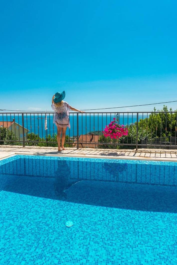 Villa pour 8 personnes, avec vue ainsi que piscine et jardin à Mlini - 2