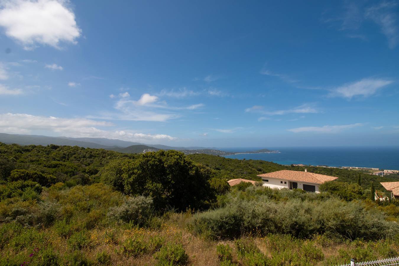 Entire apartment, Apartment 'Sublime Neuf' with Sea View, Shared Pool and Wi-Fi in Albitreccia, Ajaccio region