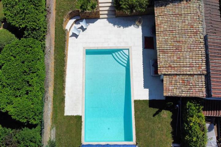 Location de vacances pour 10 personnes, avec piscine ainsi que terrasse et jardin à Saint-Didier-au-Mont-d'Or - 2