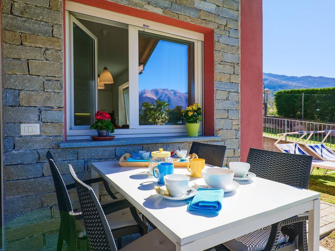 Appartement entier, Rose Rossa Larissa Garden Holiday Apartment with Pool in Colico, Alpes orobiennes occidentales