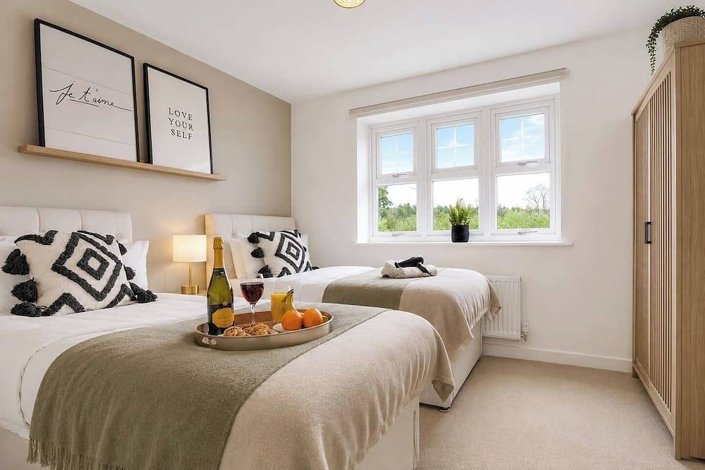 Executive Detached House • Driveway Parking • Work Space • Fast Wifi • Smart Tvs • Yoko Property in Milton Keynes, Südostengland