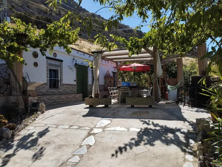 Casa de vacaciones para 9 personas, con vistas además de jardín y piscina - 1