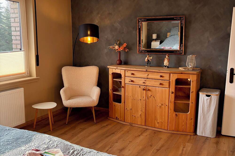 Ganze Wohnung, Haustierfreundliche Ferienwohnung (8km bis Beverungen), direkt am Weser Radweg in Beverungen, Kreis Höxter