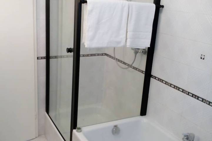 Ganze Wohnung, Sonnenoase am Dachsberg zwischen München, Tegernsee, Chiemsee, Messe München in Moosach, Oberbayern