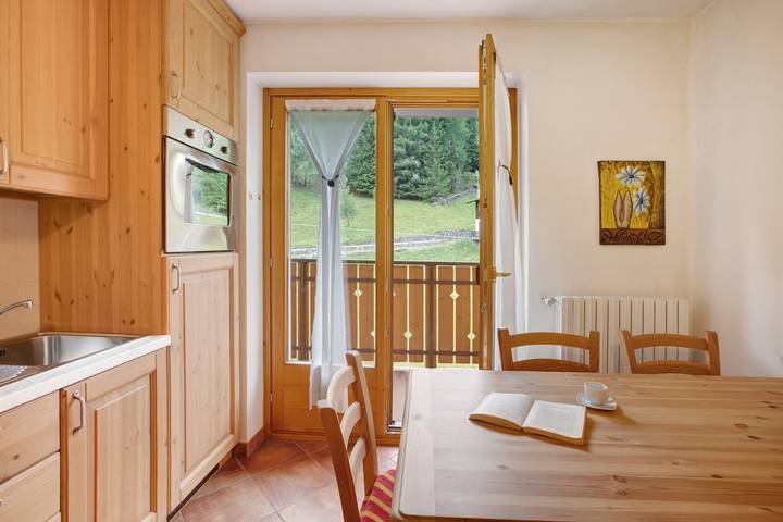 Ganze Wohnung, Ferienwohnung 'Casa Michela Trilocale 7' mit Bergblick, Gemeinschaftsterrasse und Wlan in Santa Caterina Valfurva, Valfurva