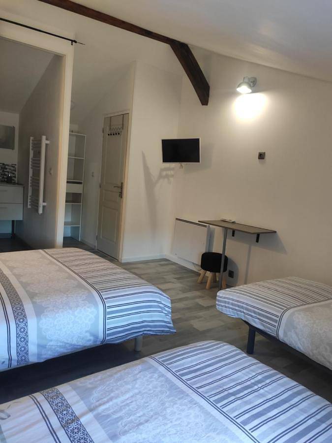 Location de vacances pour 7 personnes, avec jardin et vue ainsi que terrasse et piscine à Éclaron-Braucourt-Sainte-Livière - 3