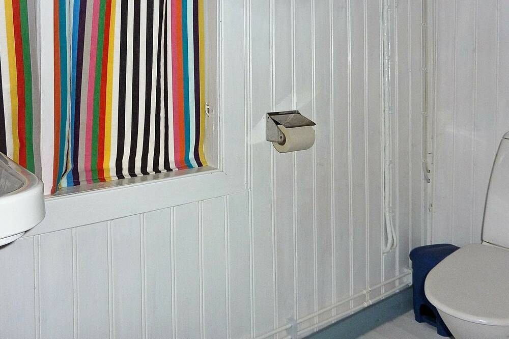 5 person holiday home in Kalvsvik in Asnen