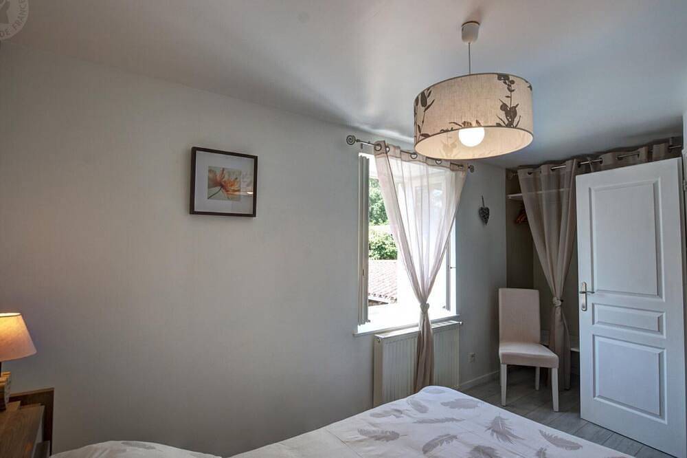 Gîte en Pierre avec Piscine Privée et Terrasse Couverte in Saint-Appolinard, Parc Naturel Régional du Pilat