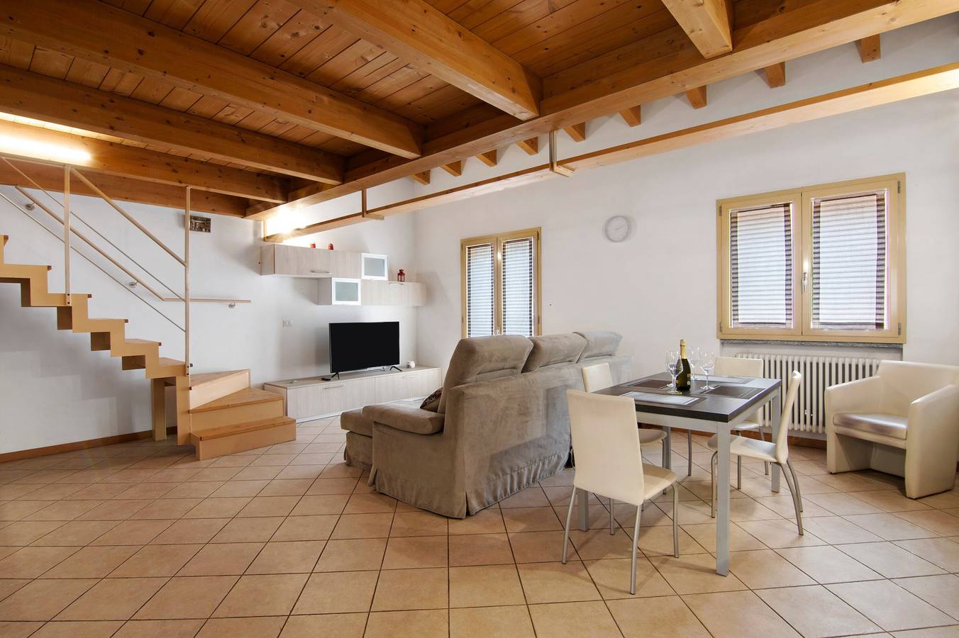Ganze Wohnung, Ferienwohnung 'Casa Zia Dani' mit Bergblick, privater Terrasse und Wlan in Piantedo (Dorf), Piantedo