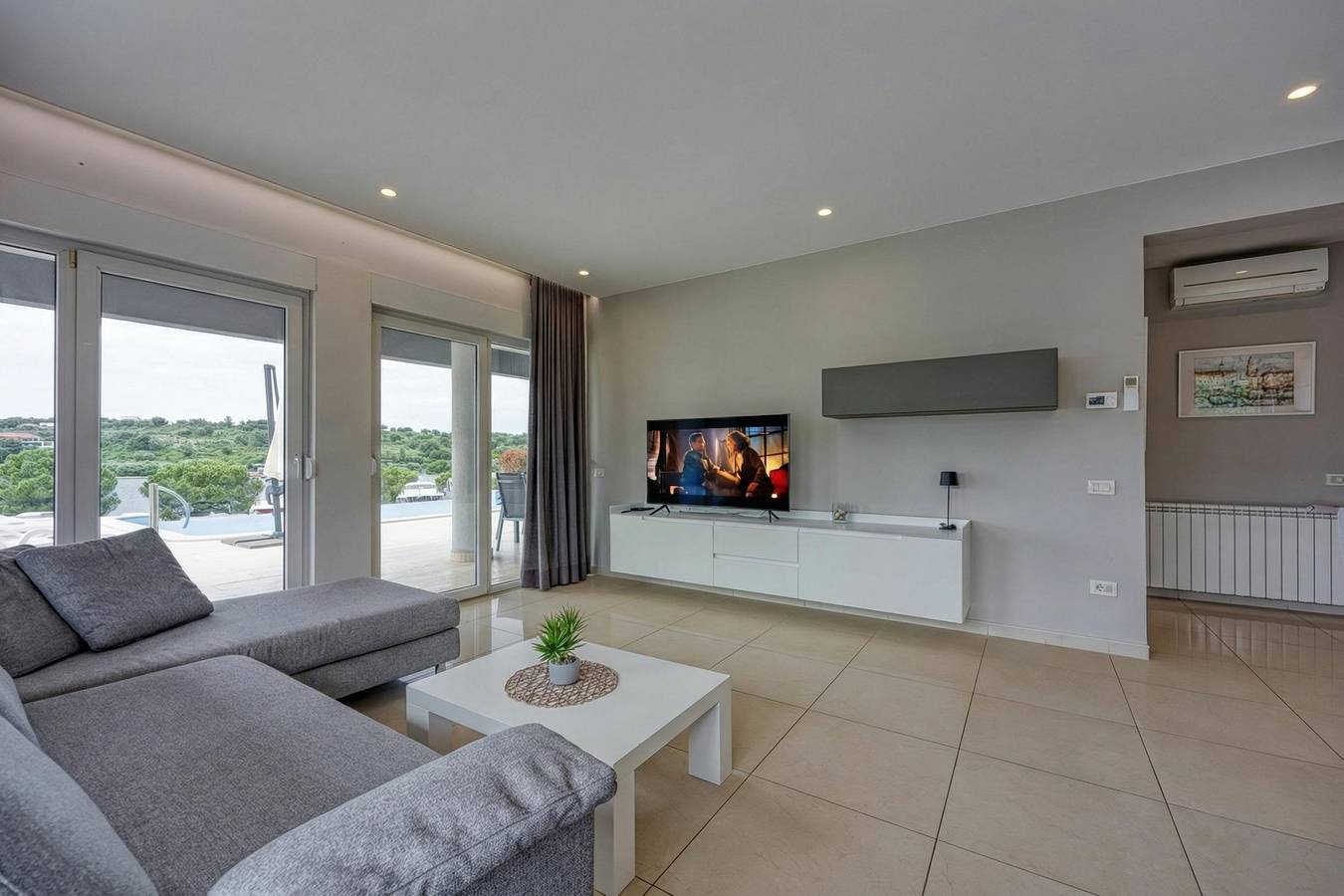 Ganze Wohnung, Elegant Panoramic Seaview Apartment 1 in Banjole, Südküste Istrien