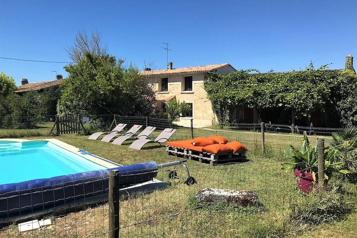 Gîte pour 8 personnes, avec jardin à Vérac