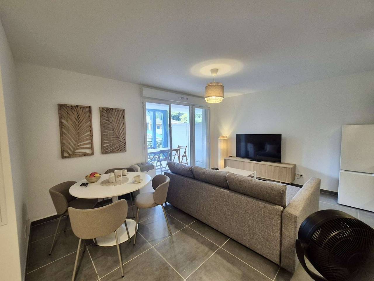 Appartement entier, Appartement moderne avec piscine, climatisation et parking à Cavalaire-sur-Mer in Cavalaire-sur-Mer, Région de Draguignan