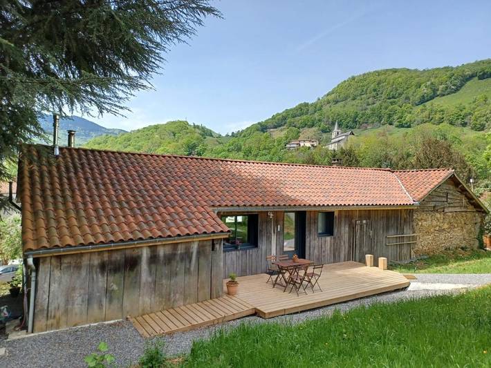 Location de vacances pour 4 personnes, avec Terrasse ainsi que Jardin et Vue à Nistos