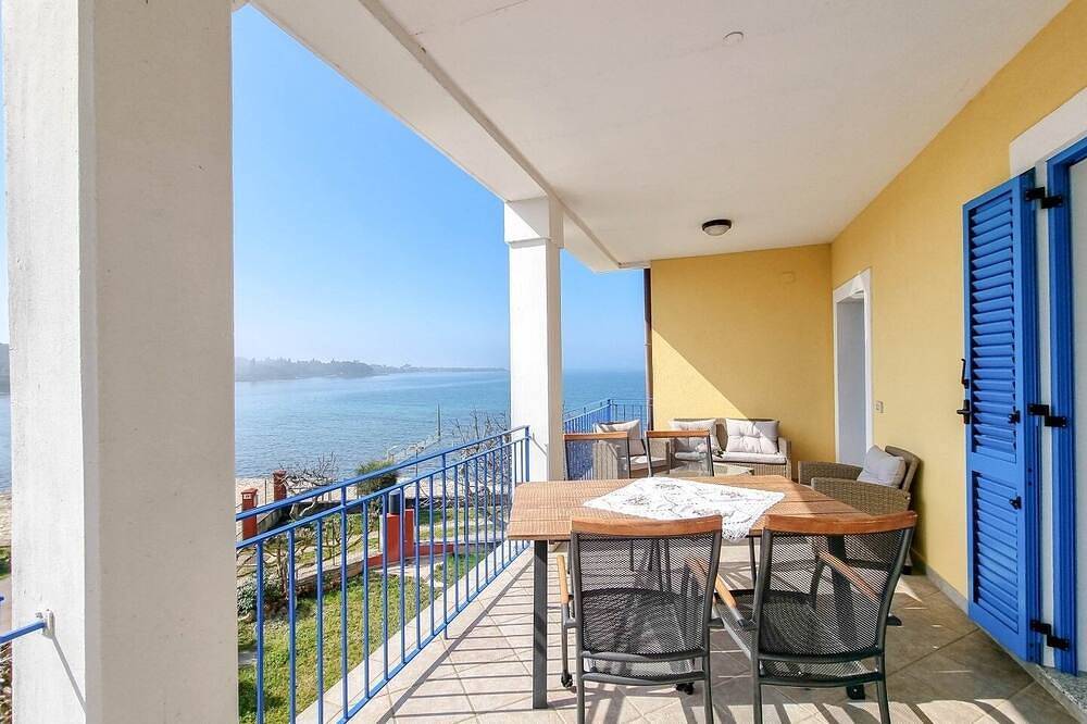 Entire apartment, Two bedroom apartment near beach Dajla, Novigrad (A-21235-a) in Dajla, Umag Region