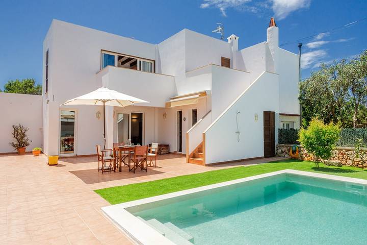 Villa for 4 people, with Balcony and Garden in Menorca
