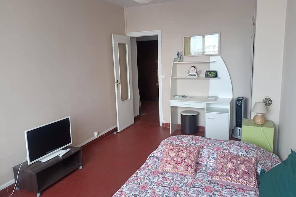 Appartement entier, T1 vue mer Port de Toulon...... in Toulon, Côte méditerranéenne (France)