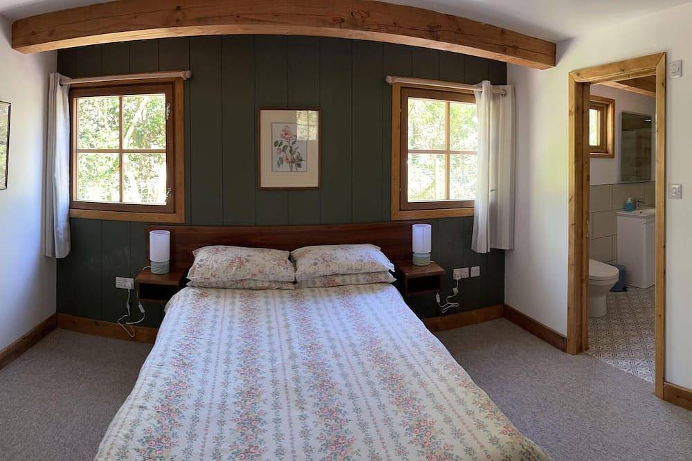 Karelia - Luxury Finnish Log Cabin w/Hot-tub in St. Leonards and St. Ives, Dorset