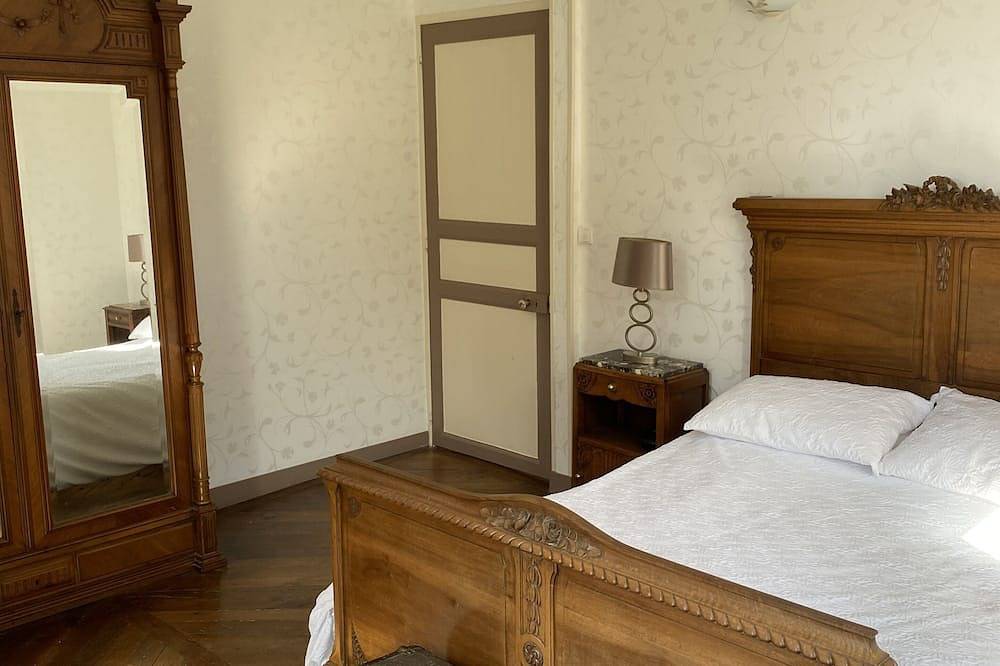 Beautiful old 5 bedroom family house in peaceful and tranquil location in Bazoches-au-Houlme, Argentan region