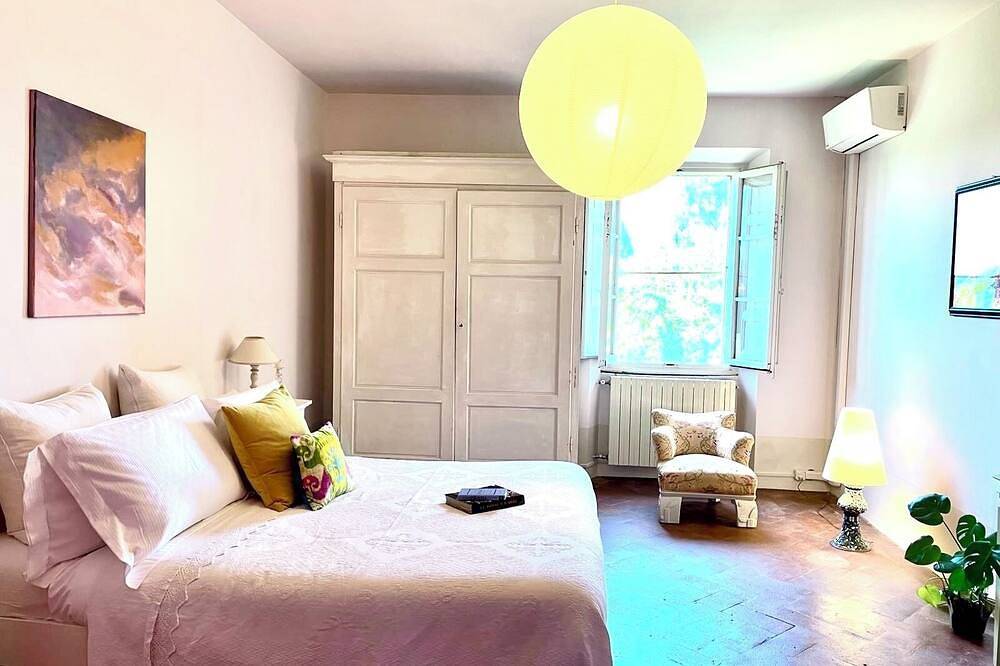 Retro chic 1800s villa w/pool, park,terrace & concierge, 30 min from Florence in Montespertoli, Chianti