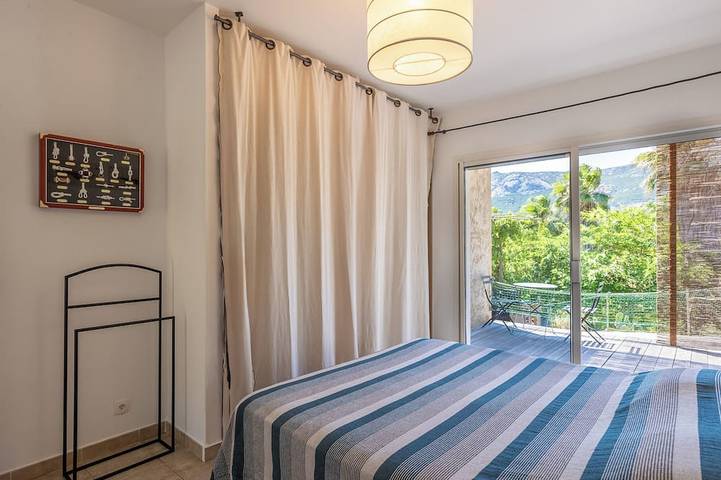 Calvi Villa in Peace, 970 m from the Beach, Close to the Center in Calvi, Calvi region