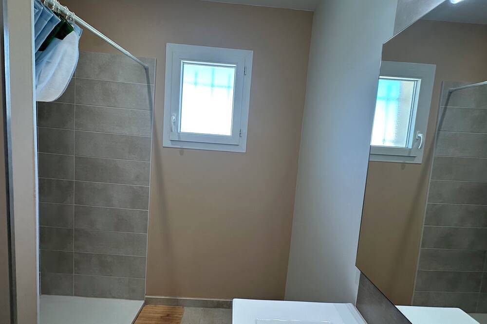 Bright, quiet house in Redessan in Redessan, Region de Nimes