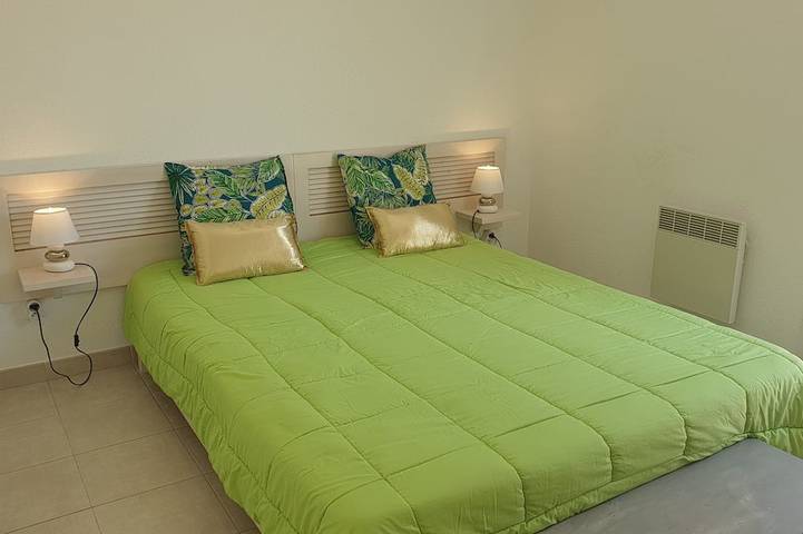 Location de vacances pour 4 personnes, avec piscine ainsi que balcon et jardin dans Plage Venga Di L Oru Santa Maria Poggio - 3