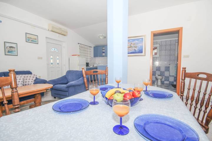 Ganze Wohnung, Apartment Mara - two bedroom apartment in Tribunj, Šibenik-Knin