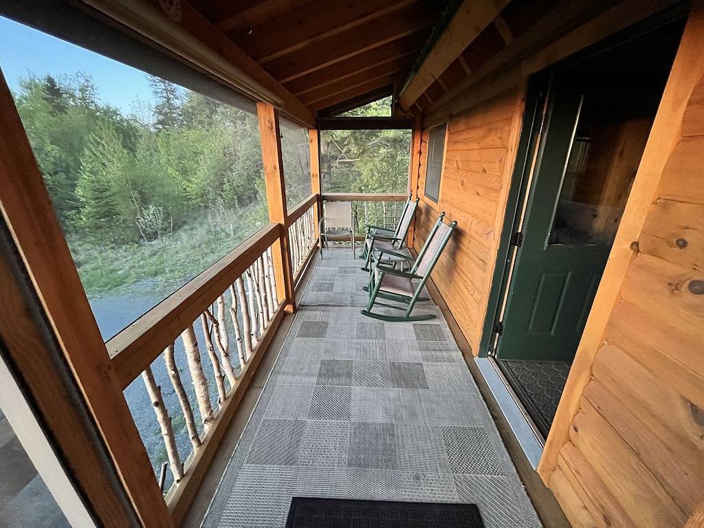 Blockhaus mit Panoramablick auf Cherry Pond und White Mountains in Jefferson (NH), Coös County