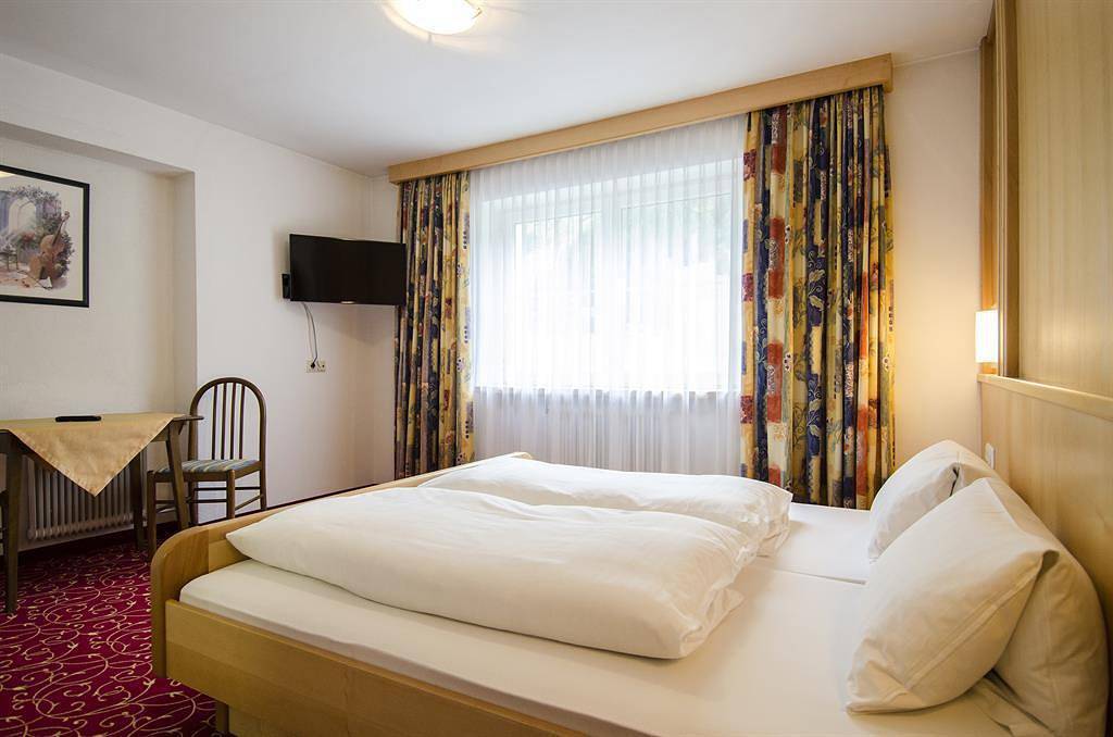 Ganze Ferienwohnung, Doppelzimmer ohne Balkon in Ischgl, Verwall