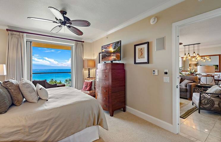 Beach rental for 8 people, with balcony and hot tub as well as yard and pool on Maui