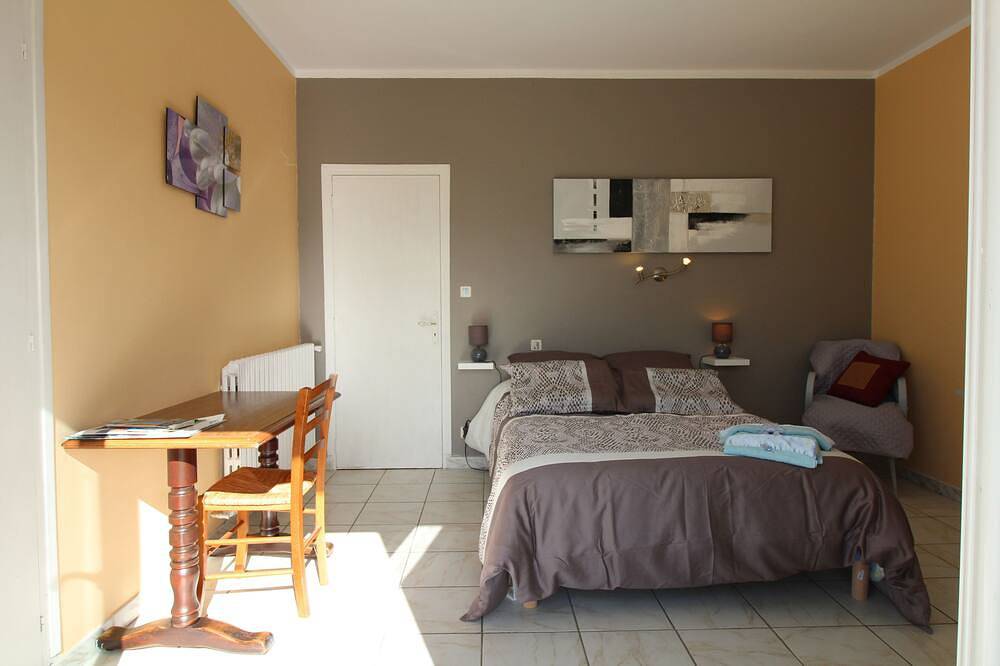 Krys chambre vue sur les pyrenees et le pis du midi in Bagnères-de-Bigorre, Hautes-Pyrénées