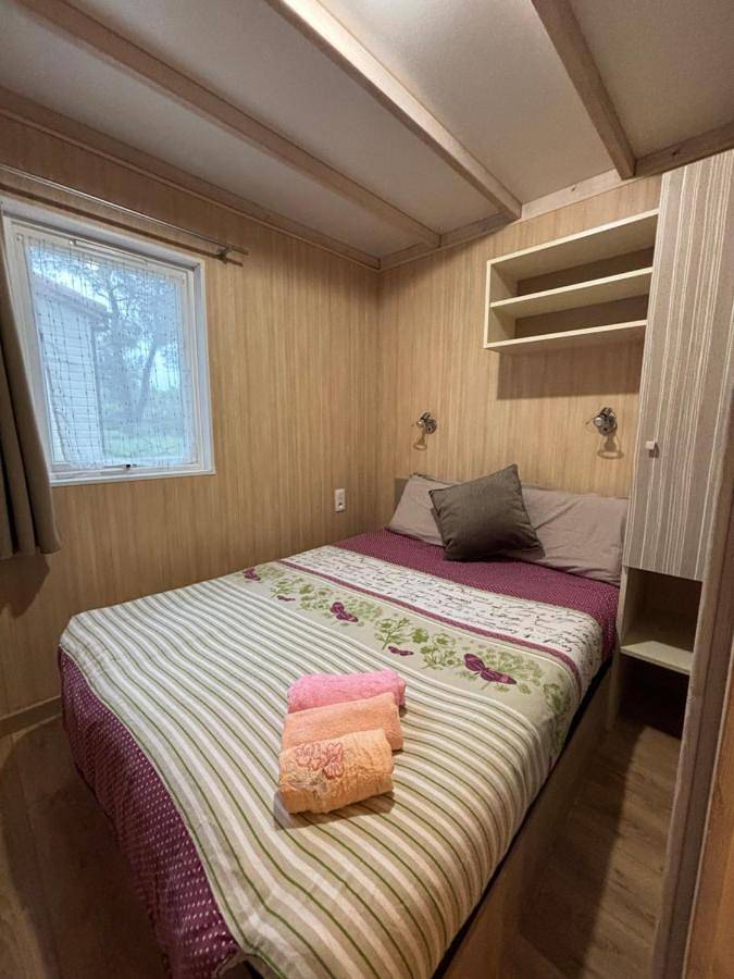 Camping pour 6 personnes, avec jacuzzi et terrasse ainsi que jardin et piscine à Puget-sur-Argens - 3