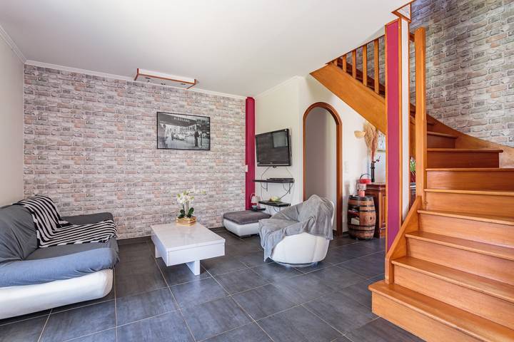 Location de vacances pour 6 personnes, avec Balcon et Terrasse ainsi que Jardin et Piscine à Urt - 3