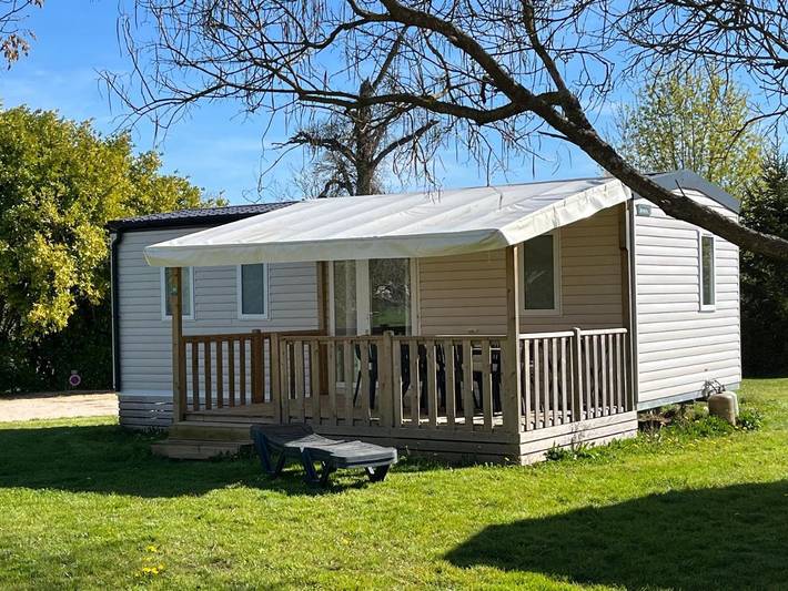 Location de vacances pour 2 personnes, avec terrasse ainsi que piscine et jacuzzi à Saint-Boil - 2