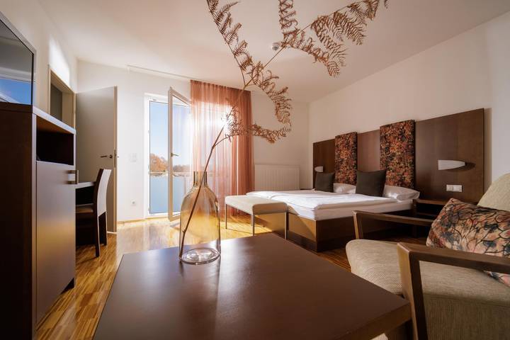 Ferienwohnung für 2 Personen, mit Garten und Pool sowie Terrasse - 1
