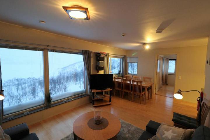 Gîte pour 8 personnes, avec terrasse et vue sur le lac ainsi que vue et sauna à Kiruna - 3