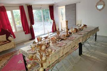 Gîte pour 15 personnes, avec piscine et sauna ainsi que terrasse et jardin à Cesson