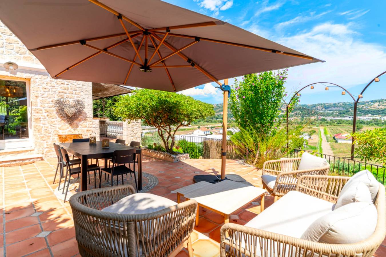 Charming house, 100 m² with garden in Saint-Laurent-du-Var, Region de Cannes