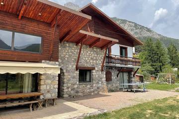 Chalet pour 10 personnes, avec terrasse et jardin à Valdeblore
