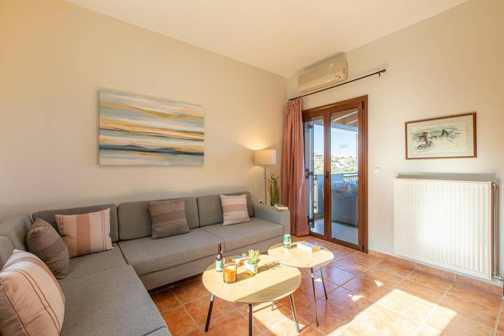 Villa voor 8 personen met kinderzwembad in Stalos, Chania en omgeving