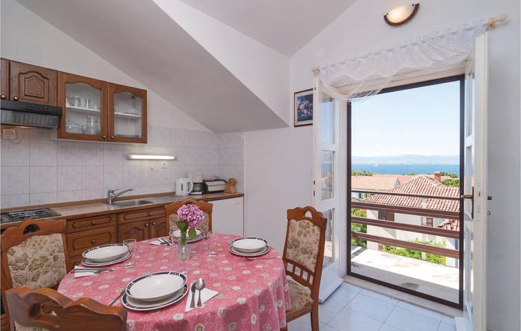 Appartement de vacances entier, Appartement confortable avec vue sur la mer, piscine et Wi-Fi, à 1,5 km de la plage in Supetar, Brac
