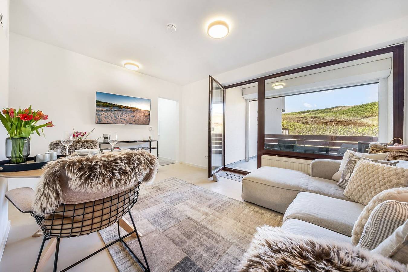 Ganze Wohnung, Frisch renovierte Ferienwohnung in direkter Strandlage mit Westbalkon in Hörnum, Sylt
